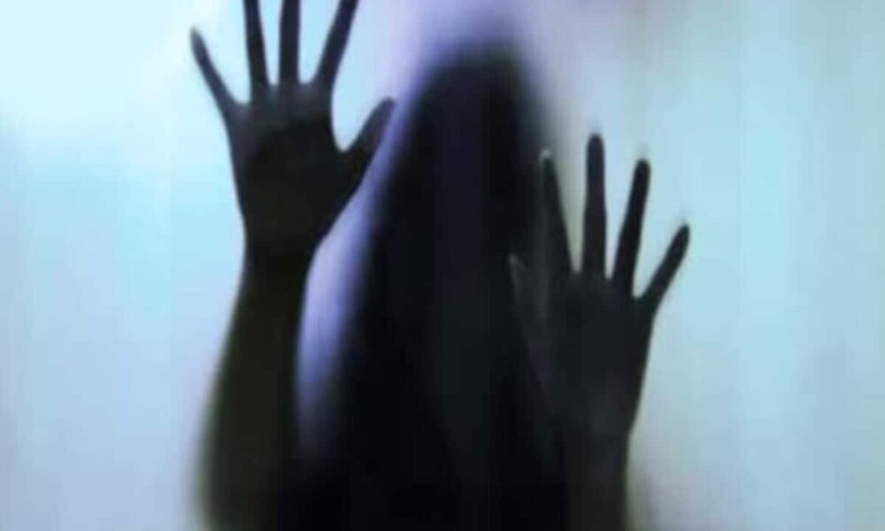 पत्नी से बदला लेने को पति ने चली शर्मनाक चाल, दोस्तों संग किडनैप कर कार में किया न्यूड