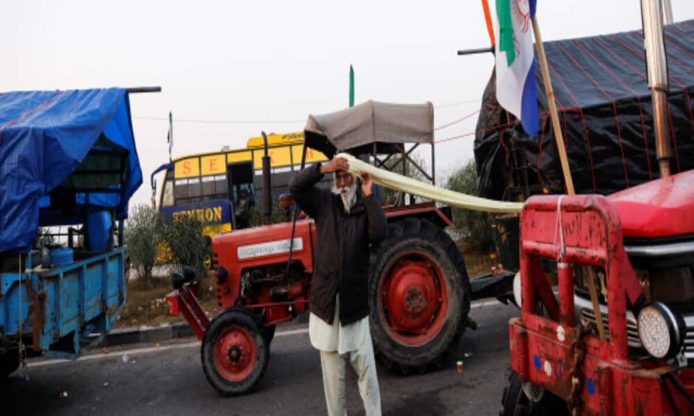 हाईवे पर लेकर नहीं जा सकते ट्रैक्टर और ट्रॉली, प्रदर्शनकारी किसानों को हाई कोर्ट ने क्यों लगाई फटकार