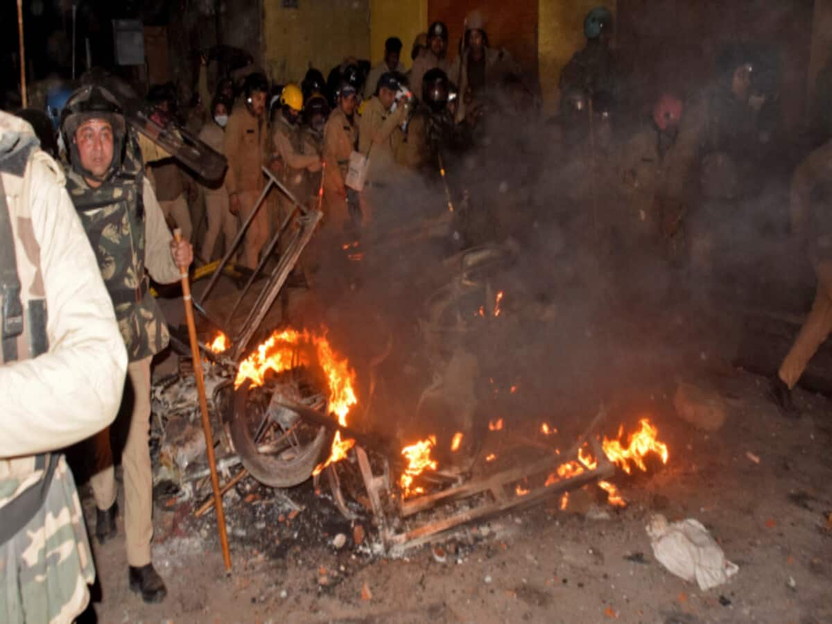 बारिश की तरह आए और उपद्रव करके चले गए…हल्द्वानी हिंसा का महिलाओं ने बयां किया मंजर, यहां कर्फ्यू में मिली ढील