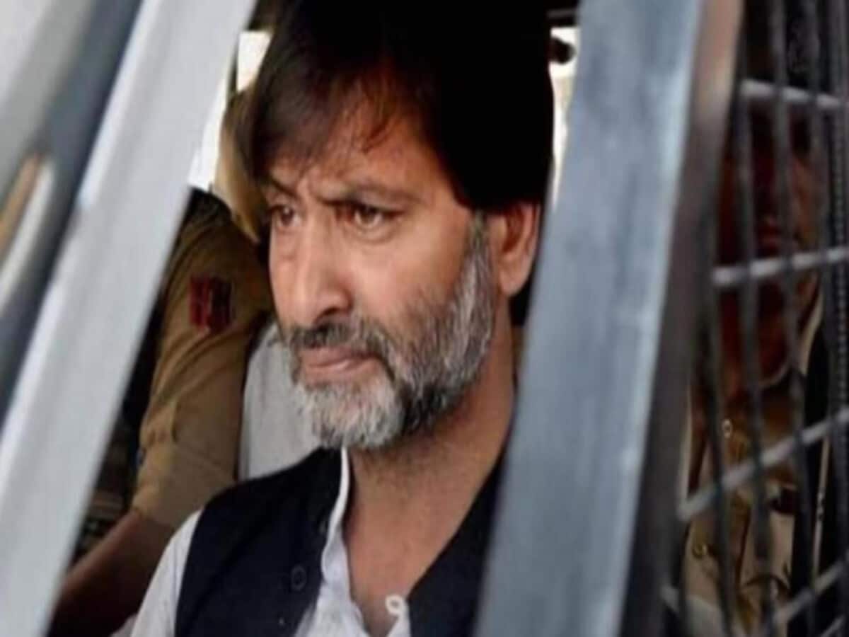 Delhi HC directs to provide necessary medical facilities to Yasin Malik mother petition says Refer to Jammu and Kashmir for treatment – दिल्ली HC का निर्देश, यासीन मलिक को जरूरी मेडिकल सुविधाएं दें; मां ने याचिका में कहा था Delhi HC directs to provide necessary medical facilities to Yasin Malik mother petition says Refer to Jammu and Kashmir for treatment – दिल्ली HC का निर्देश, यासीन मलिक को जरूरी मेडिकल सुविधाएं दें; मां ने याचिका में कहा था