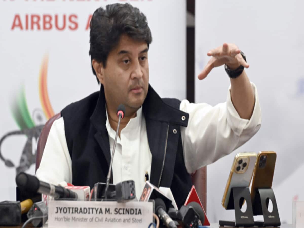 देश में पहली बार 'हेलीकॉप्टर एंबुलेंस' की शुरुआत, घायलों को तुरंत मिलेगा इलाज देश में पहली बार 'हेलीकॉप्टर एंबुलेंस' की शुरुआत, घायलों को तुरंत मिलेगा इलाज