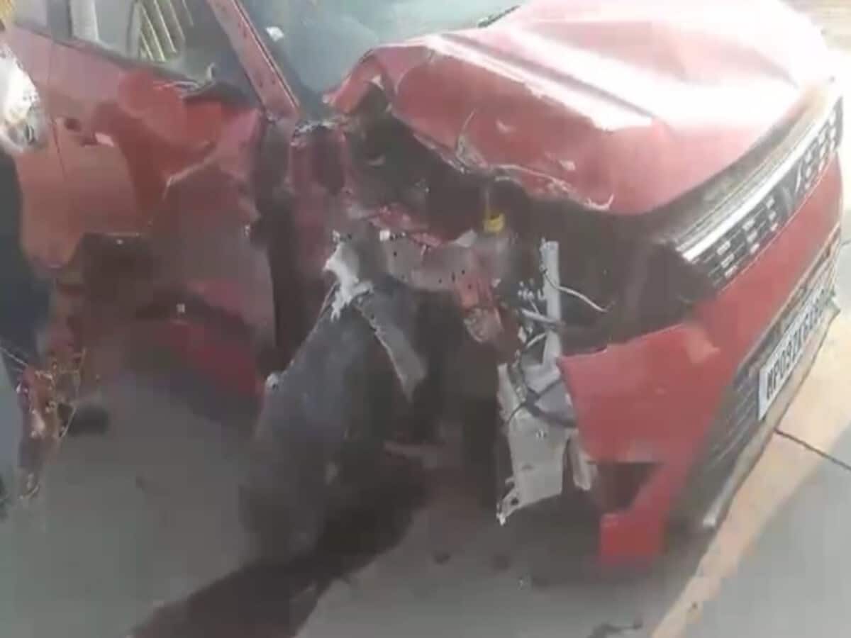 शुजालपुर में भीषण सड़क हादसा, बाइक और कार की भिड़ंत; 2 वर्षीय बच्चे सहित 3 की मौत शुजालपुर में भीषण सड़क हादसा, बाइक और कार की भिड़ंत; 2 वर्षीय बच्चे सहित 3 की मौत