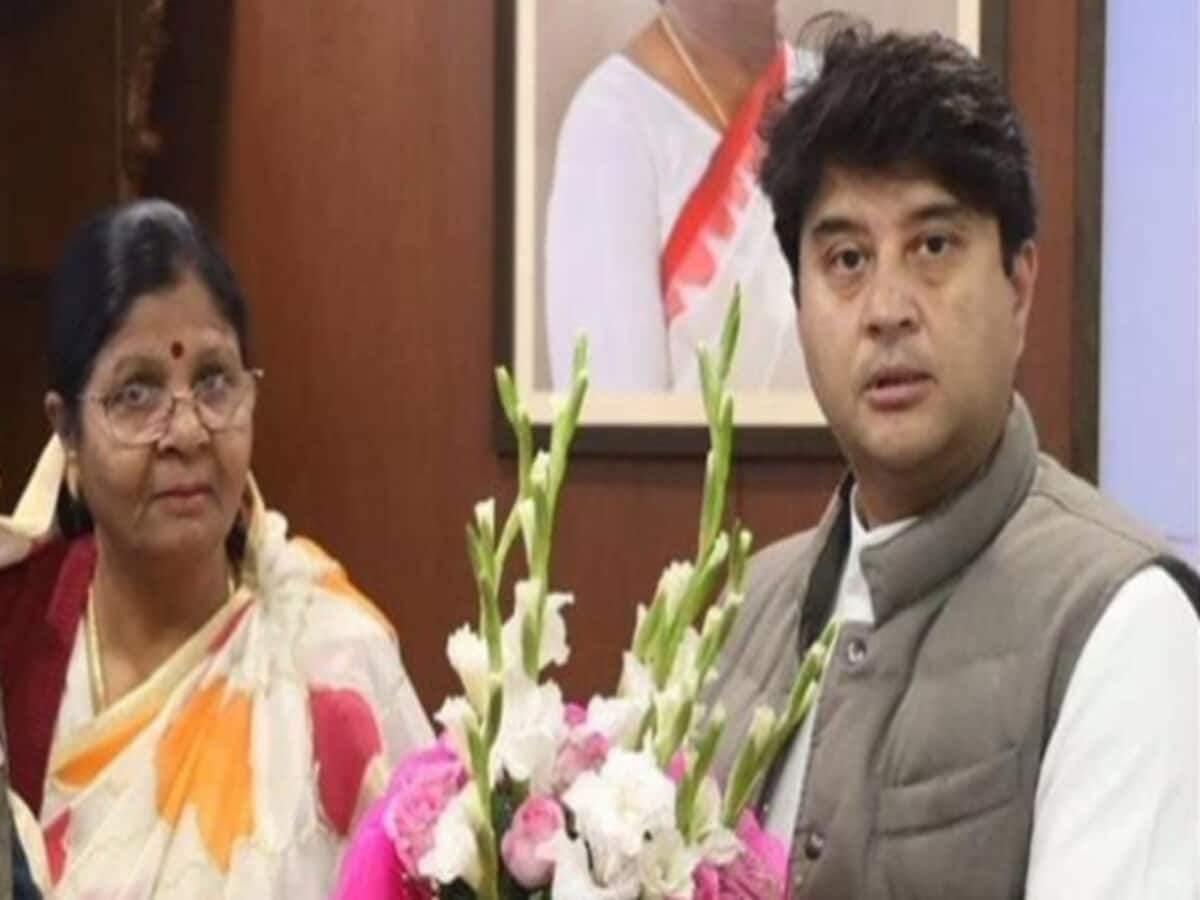 BJP में शामिल होंगी मुरैना की महापौर? भाजपा नेता के साथ वायरल फोटो पर अटकलें तेज BJP में शामिल होंगी मुरैना की महापौर? भाजपा नेता के साथ वायरल फोटो पर अटकलें तेज