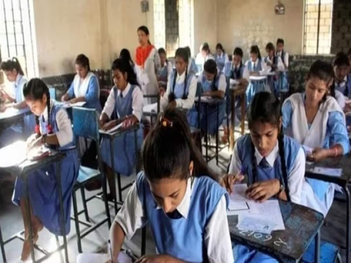 अब कैसा होगा दसवीं-बारहवीं का बोर्ड पैटर्न, फैल हुए तो मिलेगा फिर एक मौका अब कैसा होगा दसवीं-बारहवीं का बोर्ड पैटर्न, फैल हुए तो मिलेगा फिर एक मौका