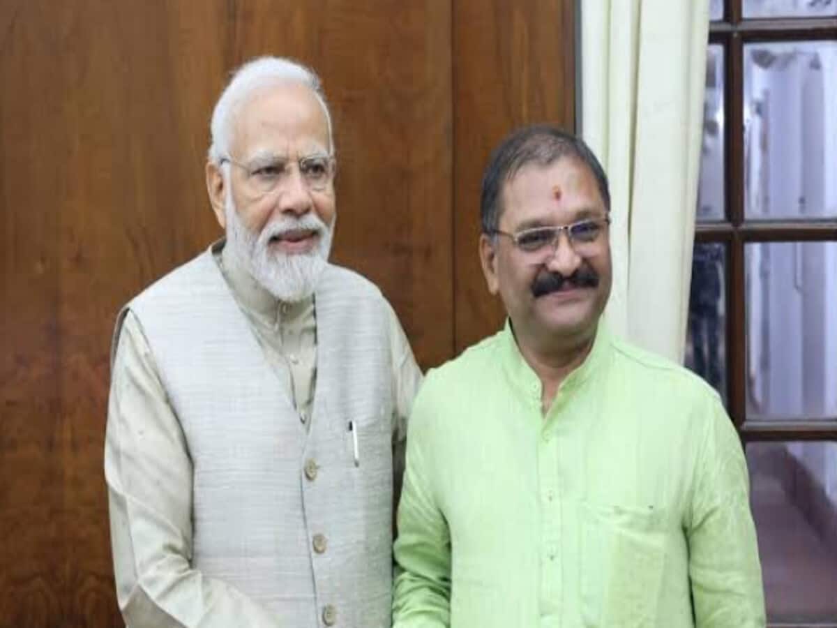 छत्तीसगढ़ के संसद को पाकिस्तान से आया फोन, मिली उठा लेने की धमकी छत्तीसगढ़ के संसद को पाकिस्तान से आया फोन, मिली उठा लेने की धमकी