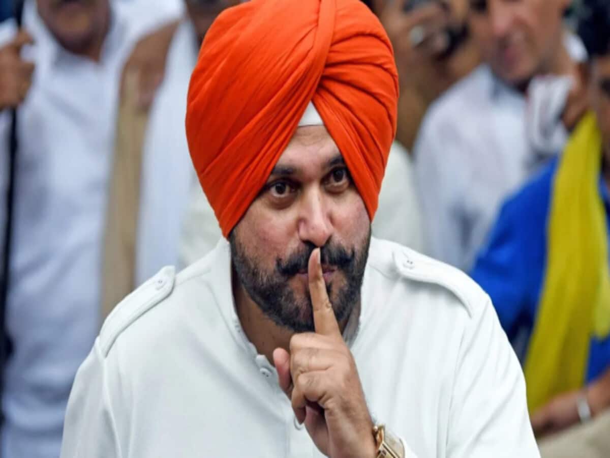 नवजोत सिंह सिद्धू के बगावती तेवर, रैलियां करने पर कांग्रेस ने काटा बवाल; क्या मारेंगे पलटी? नवजोत सिंह सिद्धू के बगावती तेवर, रैलियां करने पर कांग्रेस ने काटा बवाल; क्या मारेंगे पलटी?