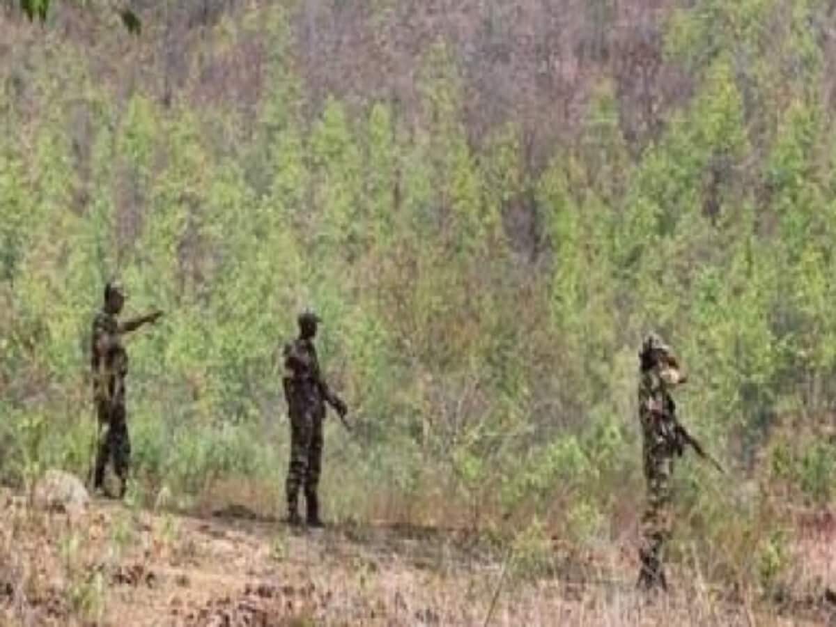 माओवादियों ने दो ग्रामीणों को उतारा मौत के घाट, पुलिस की मुखबिरी का आरोप माओवादियों ने दो ग्रामीणों को उतारा मौत के घाट, पुलिस की मुखबिरी का आरोप