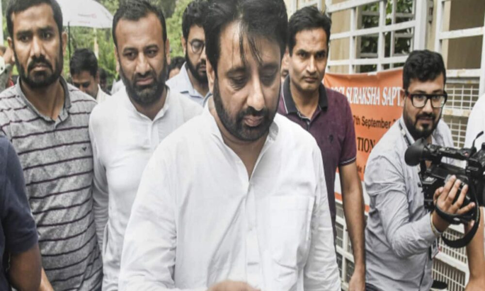 AAP विधायक अमानतुल्ला खान को नहीं मिली अंतरिम राहत, वक्फ बोर्ड से जुड़े केस में हैं आरोपी