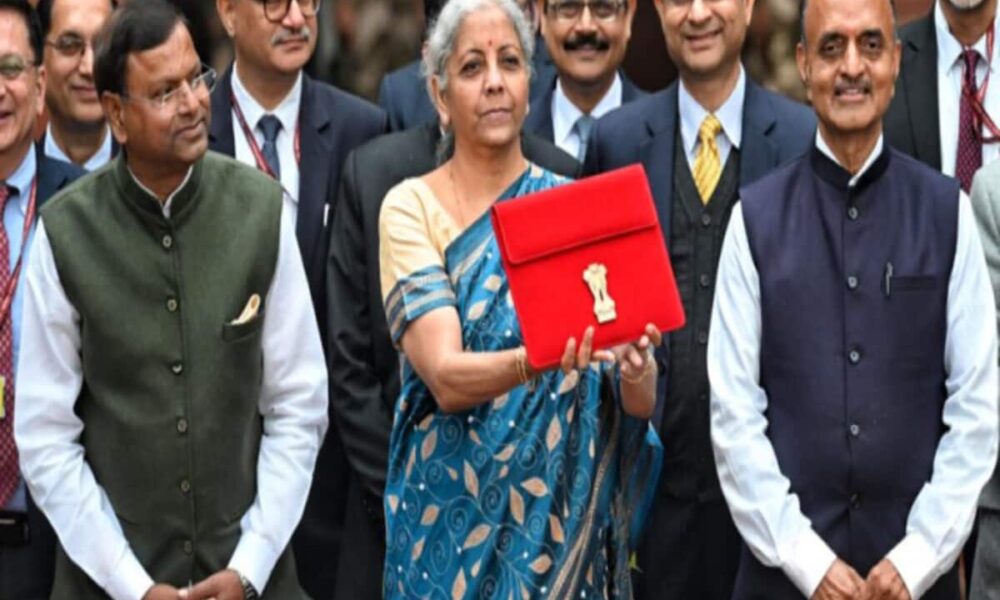 Budget 2024 1 February Latest Update FM nirmala sitharaman sky saree attract – Business News India – कभी लाल, कभी पीली, हर बार बजट-डे पर वित्त मंत्री की साड़ी ने किया अट्रैक्ट, Business News