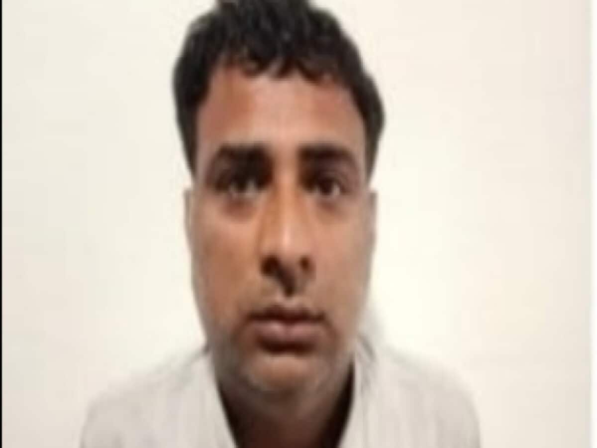 कनिष्ठ अभियंता भर्ती 2020: पेपर लीक गिरोह के 50 हजार का इनामी नेपाल बाॅर्डर से गिरफ्तार कनिष्ठ अभियंता भर्ती 2020: पेपर लीक गिरोह के 50 हजार का इनामी नेपाल बाॅर्डर से गिरफ्तार