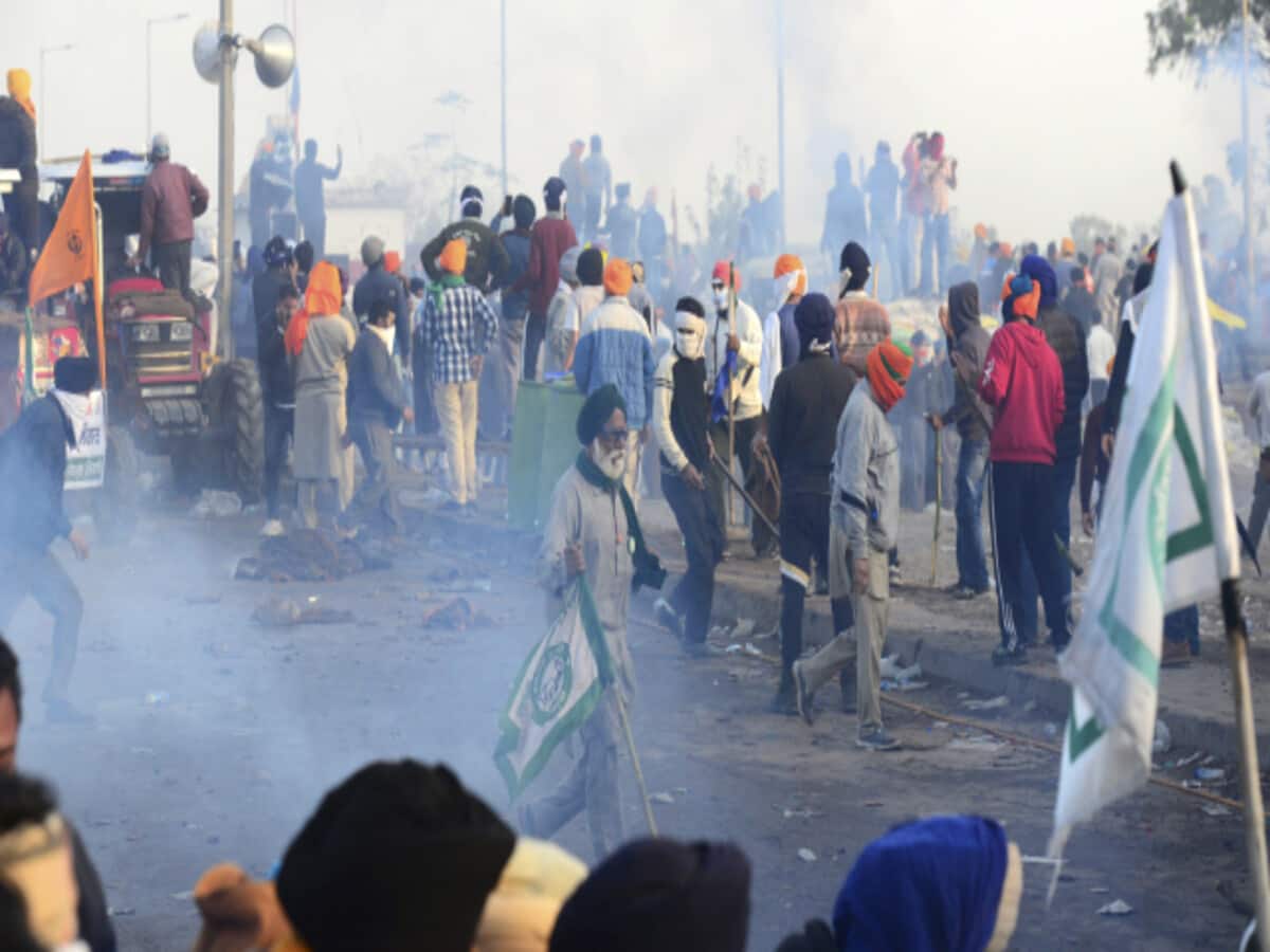 प्रदर्शन के दौरान खनौरी बॉर्डर पर किसान की मौत, अब तक 4 ने गंवाई जान; 5 लाख रुपये मुआवजे का ऐलान प्रदर्शन के दौरान खनौरी बॉर्डर पर किसान की मौत, अब तक 4 ने गंवाई जान; 5 लाख रुपये मुआवजे का ऐलान