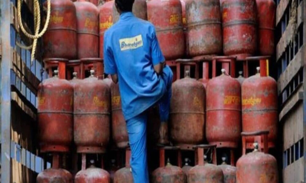 LPG cylinder delivery experience bharat gas unveils pure for sure to revolutionize detail is here – Business News India – LPG सिलेंडर पर अब दिखेगा क्यूआर कोड, स्कैन करते ग्राहकों को बड़ा फायदा, Business News