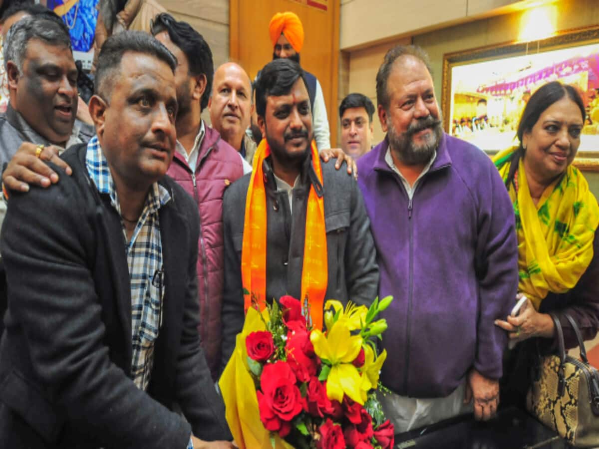चंडीगढ़ मेयर चुनाव विवाद में हाईकोर्ट की एंट्री, प्रशासन से तीन दिनों में मांगा जवाब चंडीगढ़ मेयर चुनाव विवाद में हाईकोर्ट की एंट्री, प्रशासन से तीन दिनों में मांगा जवाब
