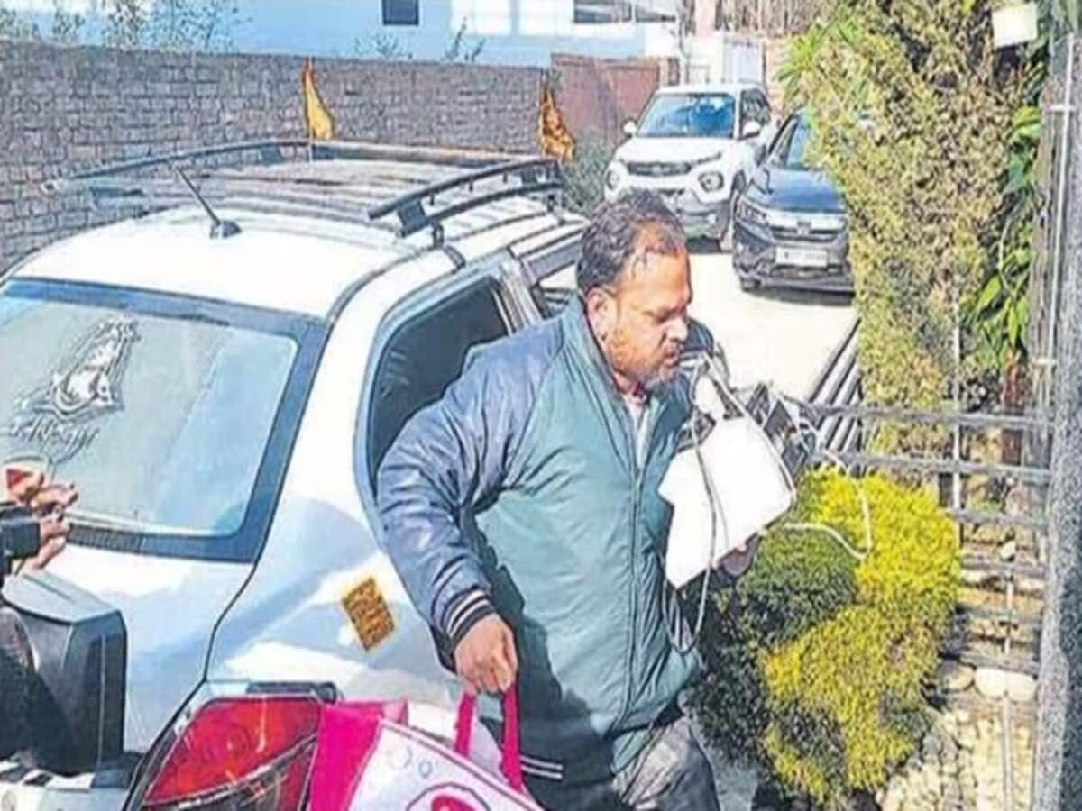कमरा या खजाना, IFS सुशांत पटनायक के घर मिला नोटों का जखीरा; ईडी को मंगवानी पड़ी नोट गिनने की मशीन कमरा या खजाना, IFS सुशांत पटनायक के घर मिला नोटों का जखीरा; ईडी को मंगवानी पड़ी नोट गिनने की मशीन