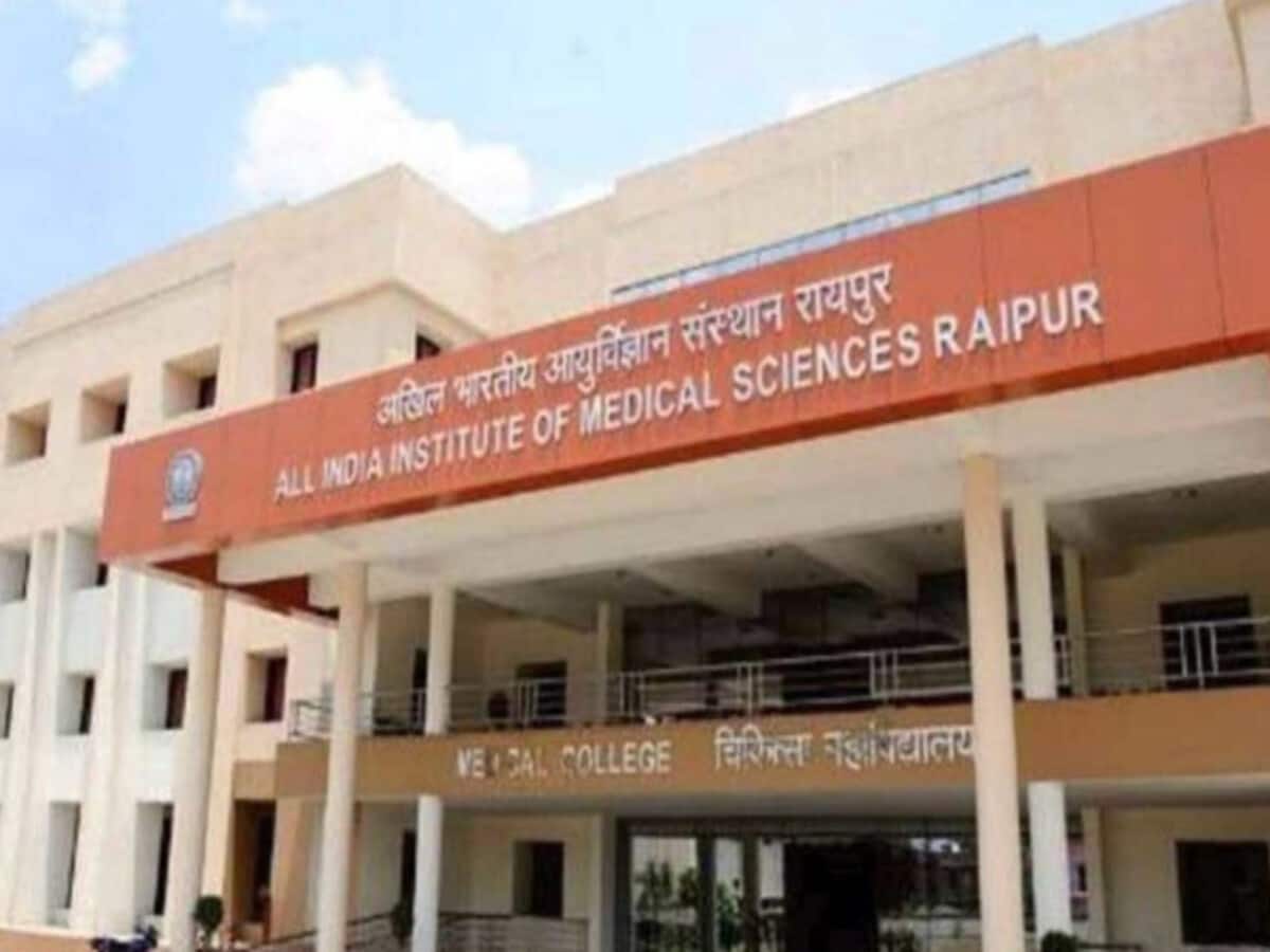 लंबे समय के इंतजार के बाद रायपुर एम्स को मिला डायरेक्टर, लेफ्टिनेंट जनरल अशोक जिंदल को कमान लंबे समय के इंतजार के बाद रायपुर एम्स को मिला डायरेक्टर, लेफ्टिनेंट जनरल अशोक जिंदल को कमान