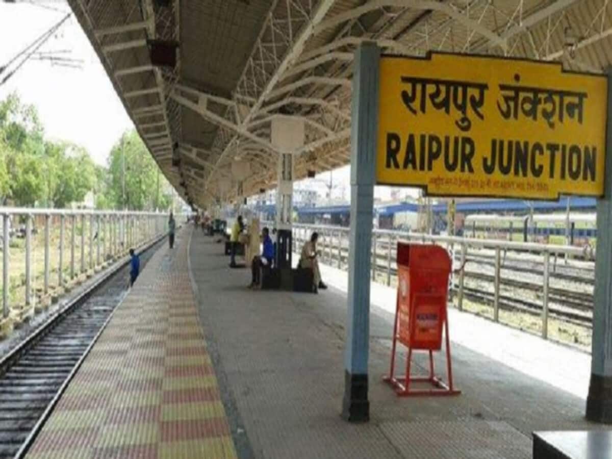 Firing in Raipur Railway Station RPSF jawan shot in chest one passenger injured admitted to hospital Firing in Raipur Railway Station RPSF jawan shot in chest one passenger injured admitted to hospital