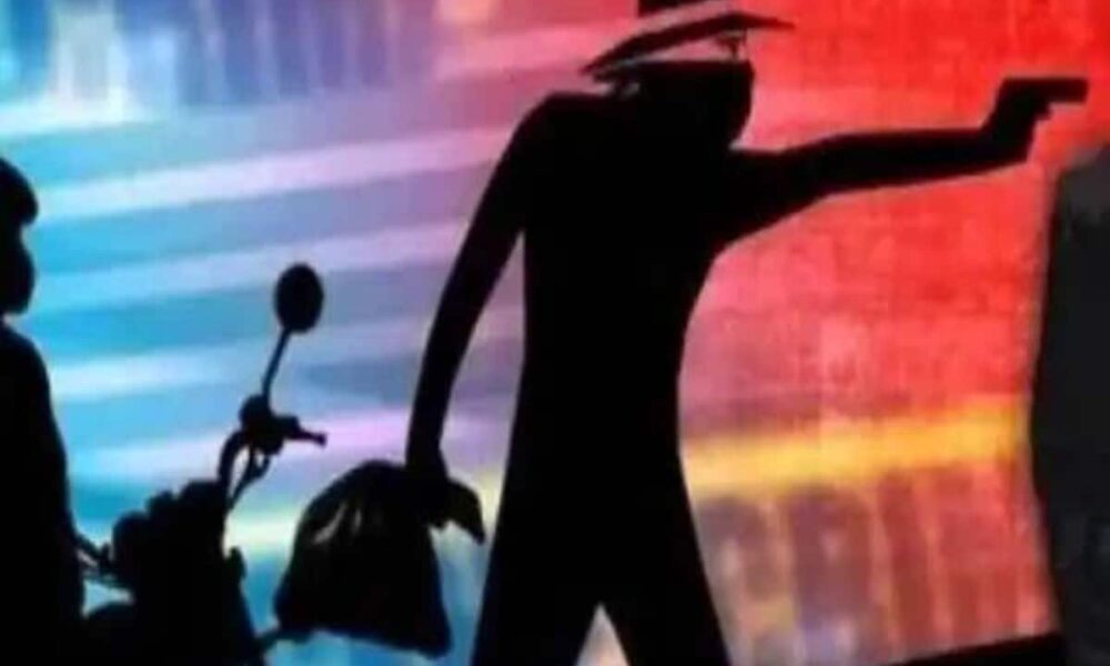 पुलिस से बचने के लिए रचा लूट का नाटक, खुला राज तो…