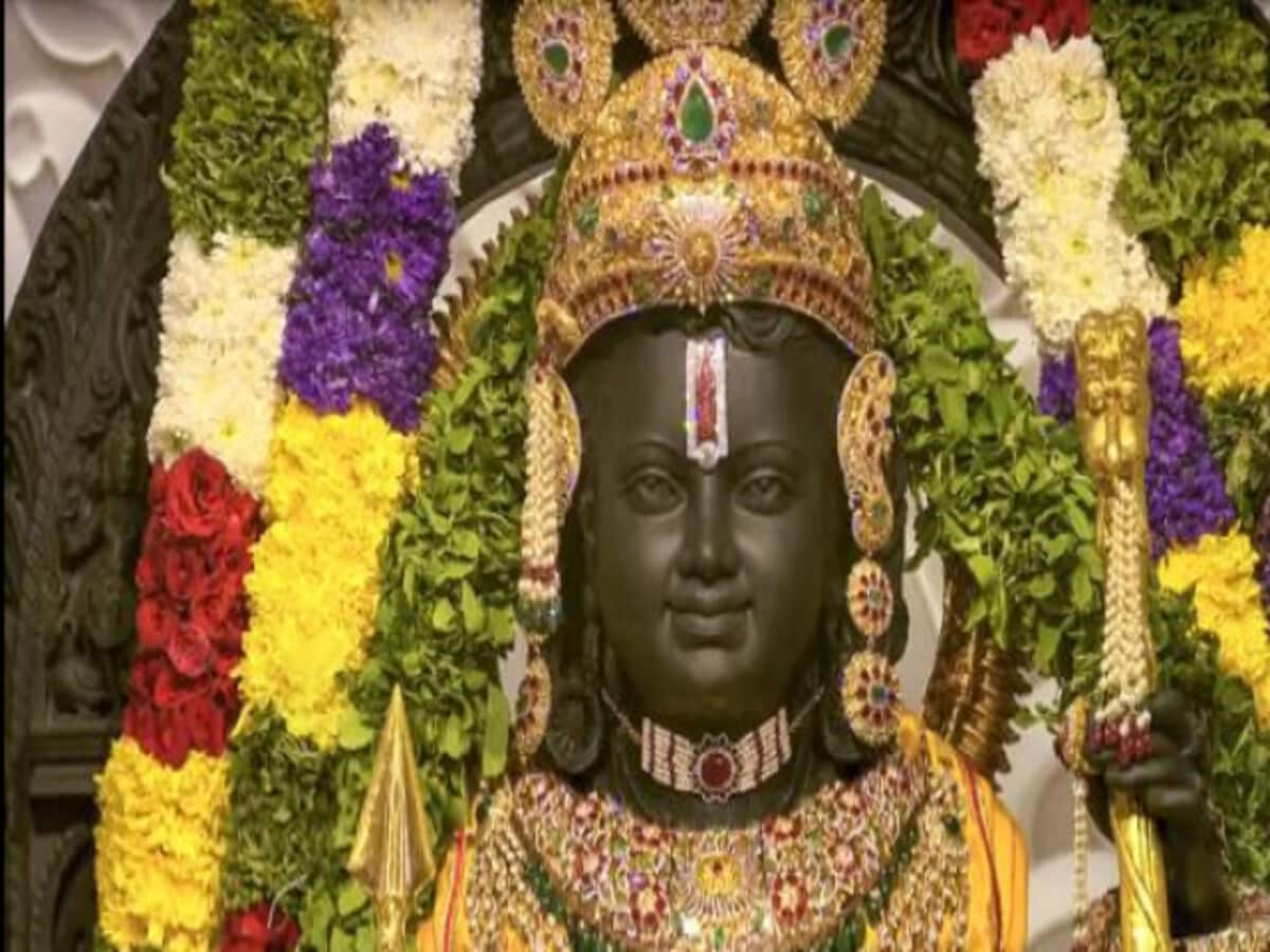 रामलला के रंग पर कांग्रेस विधायक ने उठा दिया सवाल, जमकर हुआ बवाल रामलला के रंग पर कांग्रेस विधायक ने उठा दिया सवाल, जमकर हुआ बवाल