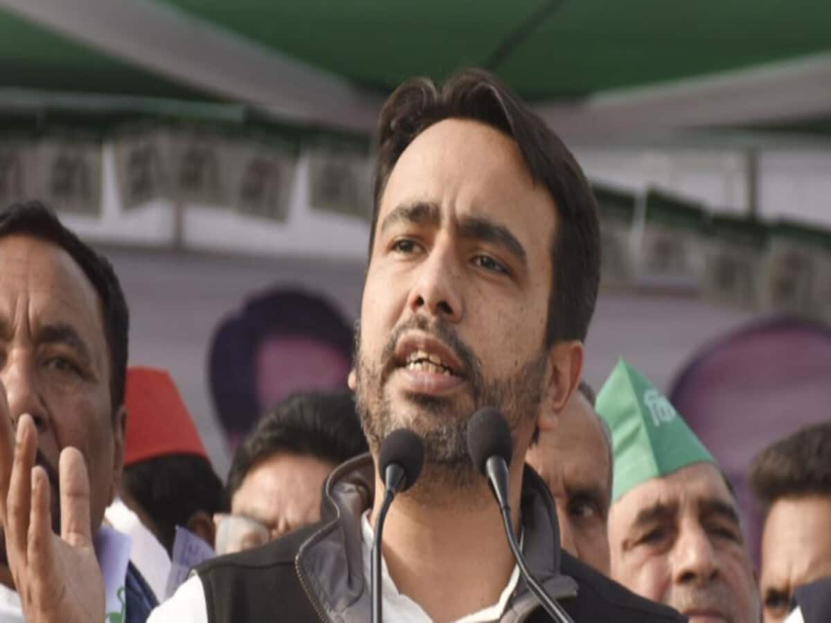UP Politics: एनडीए के साथ सीट बंटवारे में कहां फंसा है पेंच? जयंत चौधरी ने वर्कर्स को समझाई गठबंधन की बात UP Politics: एनडीए के साथ सीट बंटवारे में कहां फंसा है पेंच? जयंत चौधरी ने वर्कर्स को समझाई गठबंधन की बात