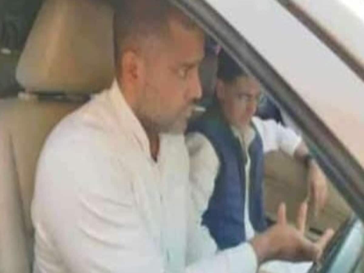 सचिन पायलट अपने धुर विरोधी चांदना संग एक साथ कार में बैठे दिखे, जानिए पूरा मामला सचिन पायलट अपने धुर विरोधी चांदना संग एक साथ कार में बैठे दिखे, जानिए पूरा मामला