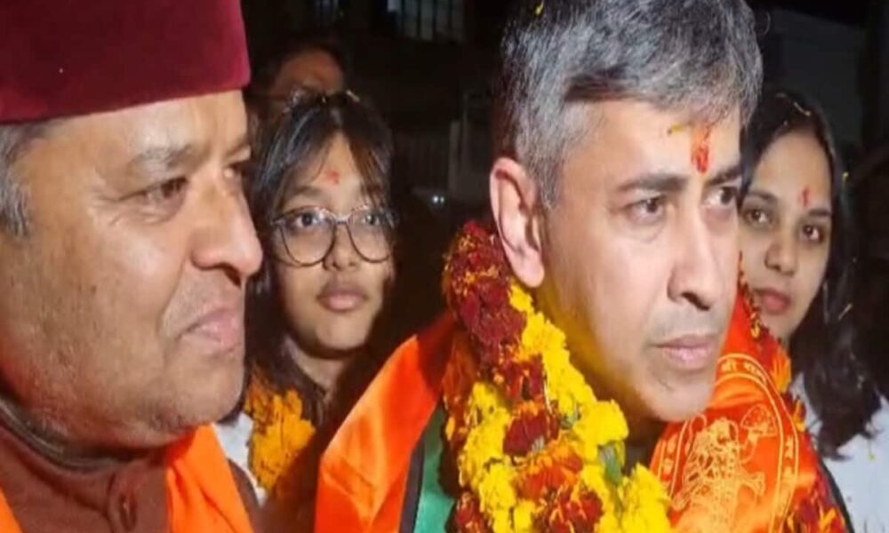 पापा, मैं रिहा होकर आ गया..सुनते ही छलके आंसू, कतर से देहरादून लौटे सौरभ वशिष्ठ