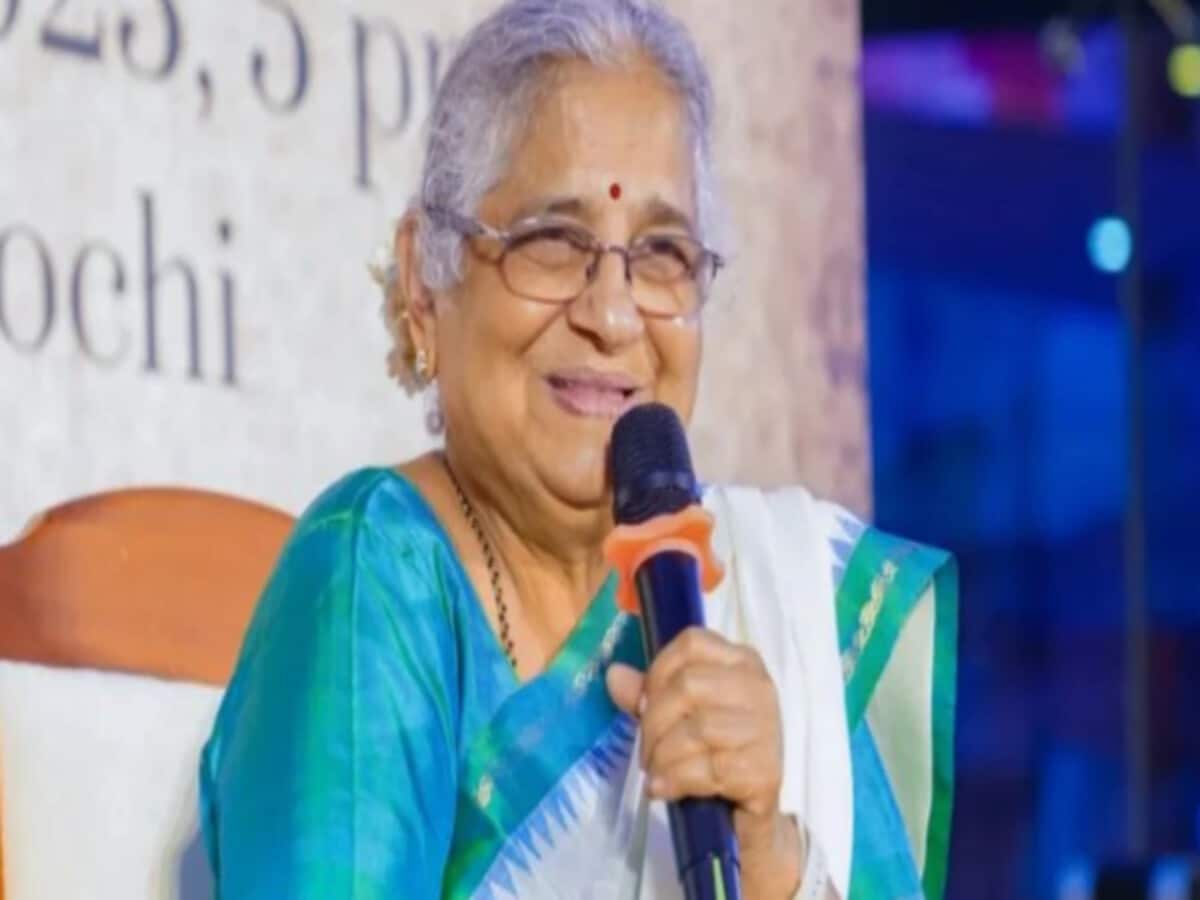 JLF 2024: सुधा मूर्ति बोलीं- कुछ तो लोग कहेंगे, लोगों का काम है कहना JLF 2024: सुधा मूर्ति बोलीं- कुछ तो लोग कहेंगे, लोगों का काम है कहना