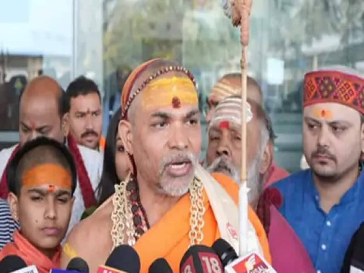 जातिगत जनगणना के खिलाफ शंकराचार्य, सरकार से गाय को राज्य माता का दर्जा की मांग जातिगत जनगणना के खिलाफ शंकराचार्य, सरकार से गाय को राज्य माता का दर्जा की मांग