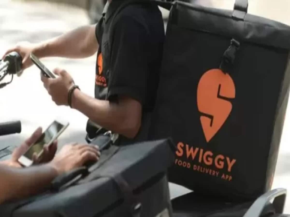 गुरुग्राम के दो युवकों ने स्विगी अकाउंट हैक कर दिए 1 लाख के ऑर्डर, फिर क्या हुआ? गुरुग्राम के दो युवकों ने स्विगी अकाउंट हैक कर दिए 1 लाख के ऑर्डर, फिर क्या हुआ?