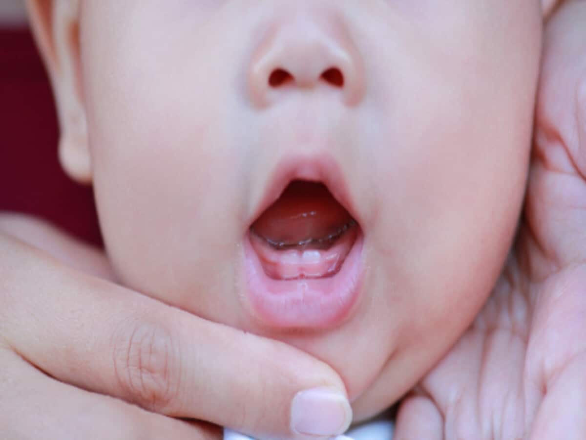 Teething Problem: दांत निकलने के दौरान बच्चों को हो रही तकलीफ तो आराम दिलाएंगे ये तरीके Teething Problem: दांत निकलने के दौरान बच्चों को हो रही तकलीफ तो आराम दिलाएंगे ये तरीके