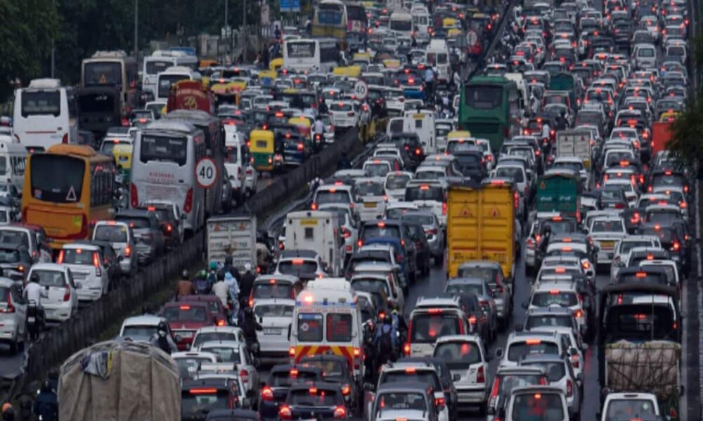 ग्रेटर नोएडा आने-जाने वालों को राहत, कासना का जाम खत्म करने को बन रहे फ्लाईओवर की डेडलाइन आई सामने