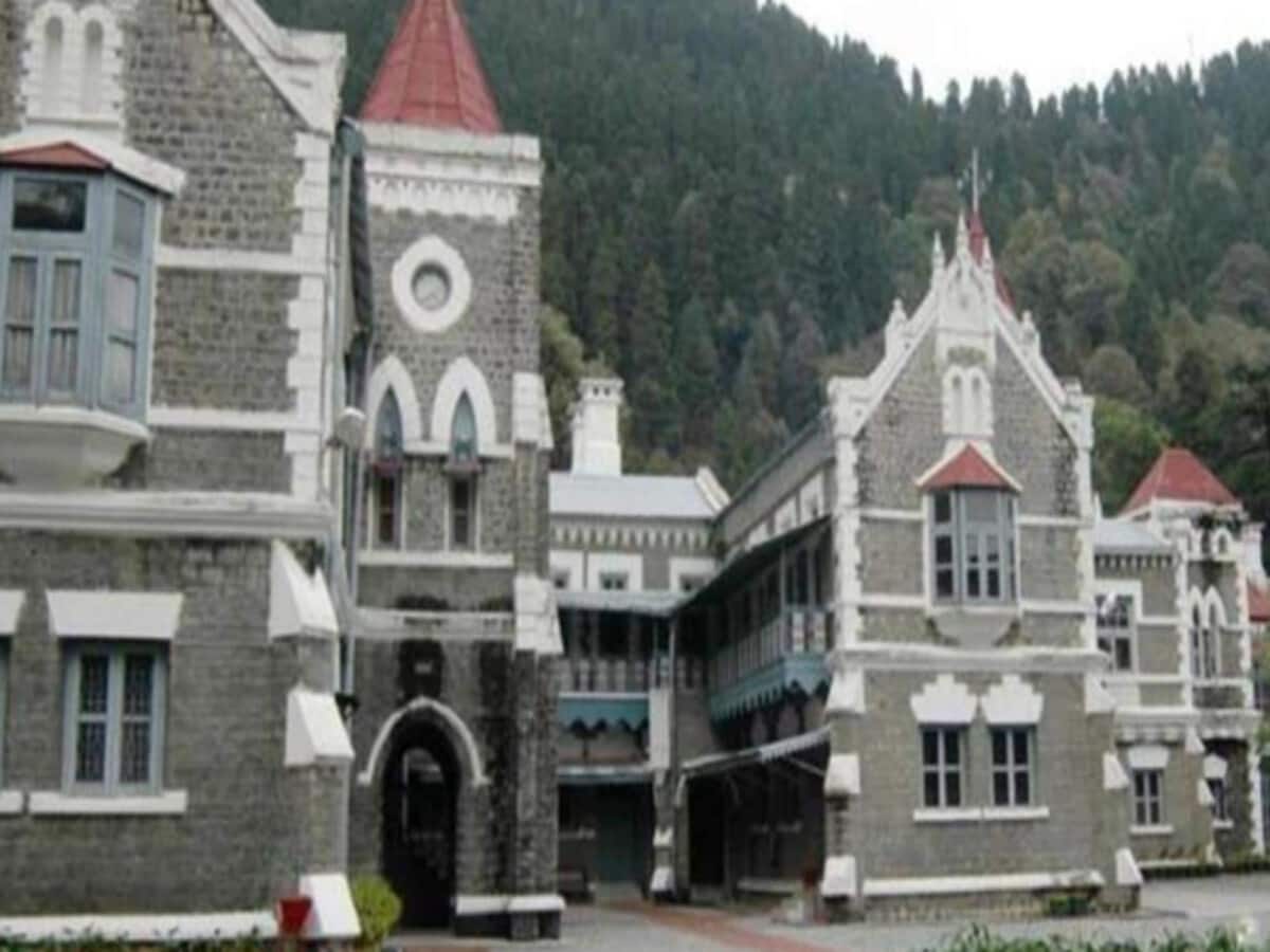 उत्तराखंड हाईकोर्ट ने विनियमितीकरण नीति पर लगाई मुहर, हजारों कर्मचारियों को होगा फायदा उत्तराखंड हाईकोर्ट ने विनियमितीकरण नीति पर लगाई मुहर, हजारों कर्मचारियों को होगा फायदा