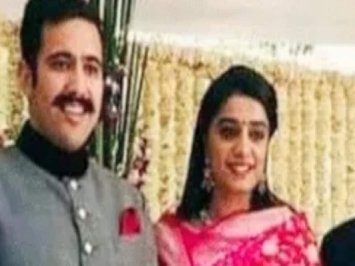 हिमाचल के PWD मंत्री विक्रमादित्य सिंह को कोर्ट से बड़ा झटका, हर महीने पत्नी को देने होंगे 4 लाख हिमाचल के PWD मंत्री विक्रमादित्य सिंह को कोर्ट से बड़ा झटका, हर महीने पत्नी को देने होंगे 4 लाख