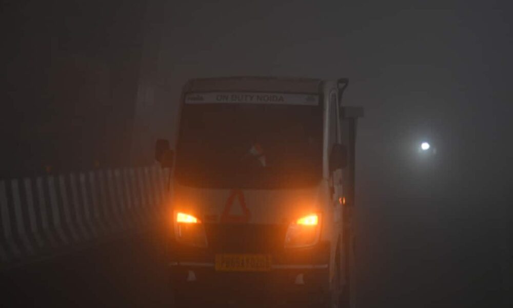 Weather Update: कहीं बारिश तो कहीं घना कोहरा, जानें अगले 5 दिनों तक कैसा रहेगा देश के मौसम का हाल