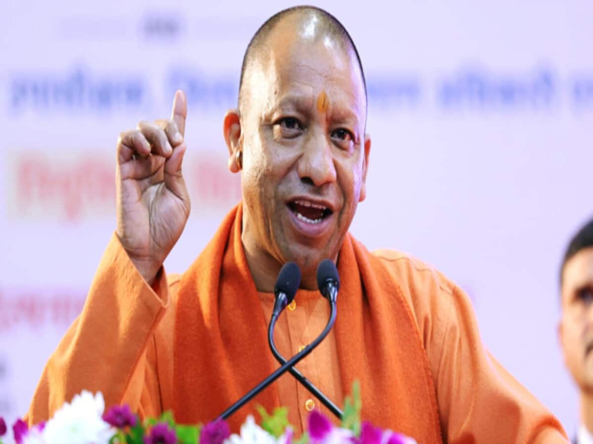 यूपी के हर परिवार का बनेगा अपना फैमिली कार्ड, सीएम योगी का ऐलान यूपी के हर परिवार का बनेगा अपना फैमिली कार्ड, सीएम योगी का ऐलान
