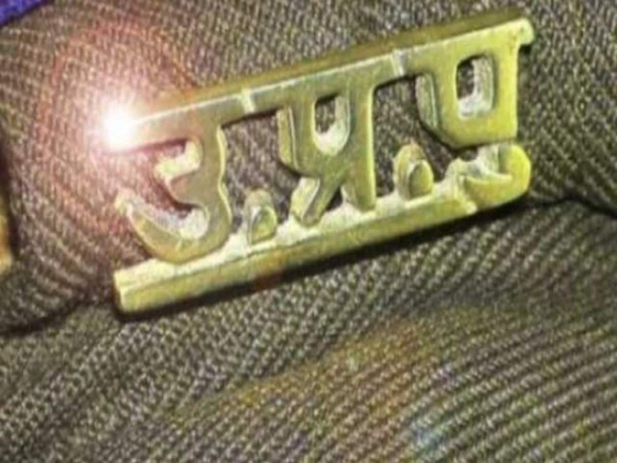 पुलिस वाला चोर: संगम एक्सप्रेस में वकील का पर्स चोरी में पकड़ा गया दरोगा पुलिस वाला चोर: संगम एक्सप्रेस में वकील का पर्स चोरी में पकड़ा गया दरोगा