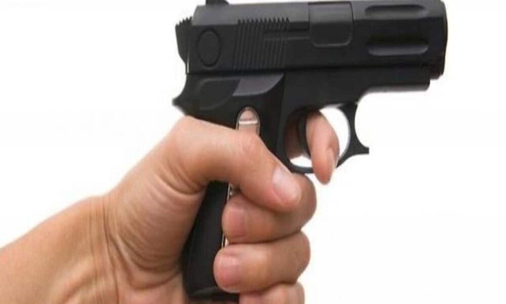 bjp district minister shot in Jaunpur police cordoned off the district spot checking