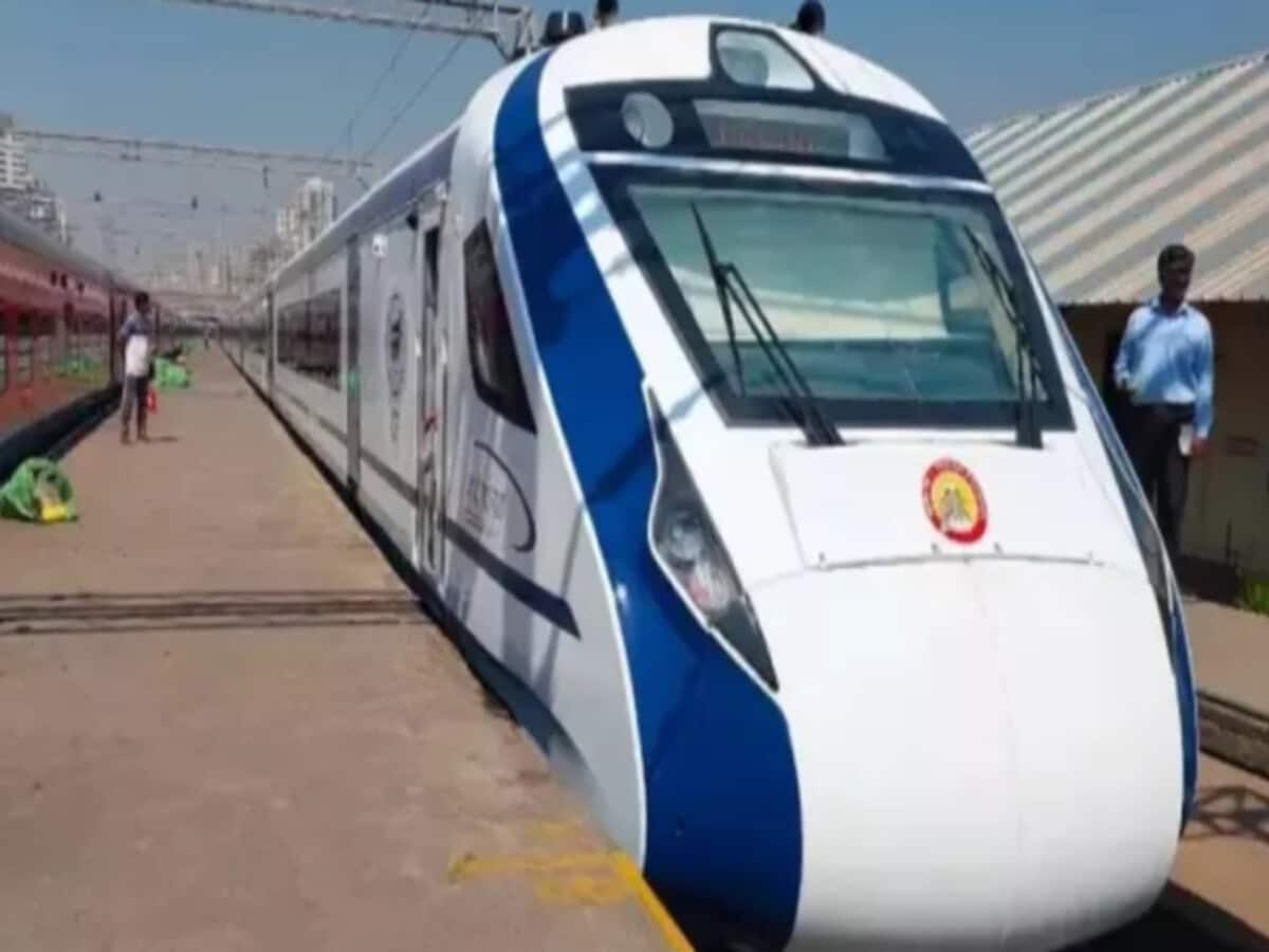 लखनऊ से पटना के बीच जल्द चलेगी वंदे भारत एक्सप्रेस, यहां के लिए भी चलेंगीं लखनऊ से पटना के बीच जल्द चलेगी वंदे भारत एक्सप्रेस, यहां के लिए भी चलेंगीं