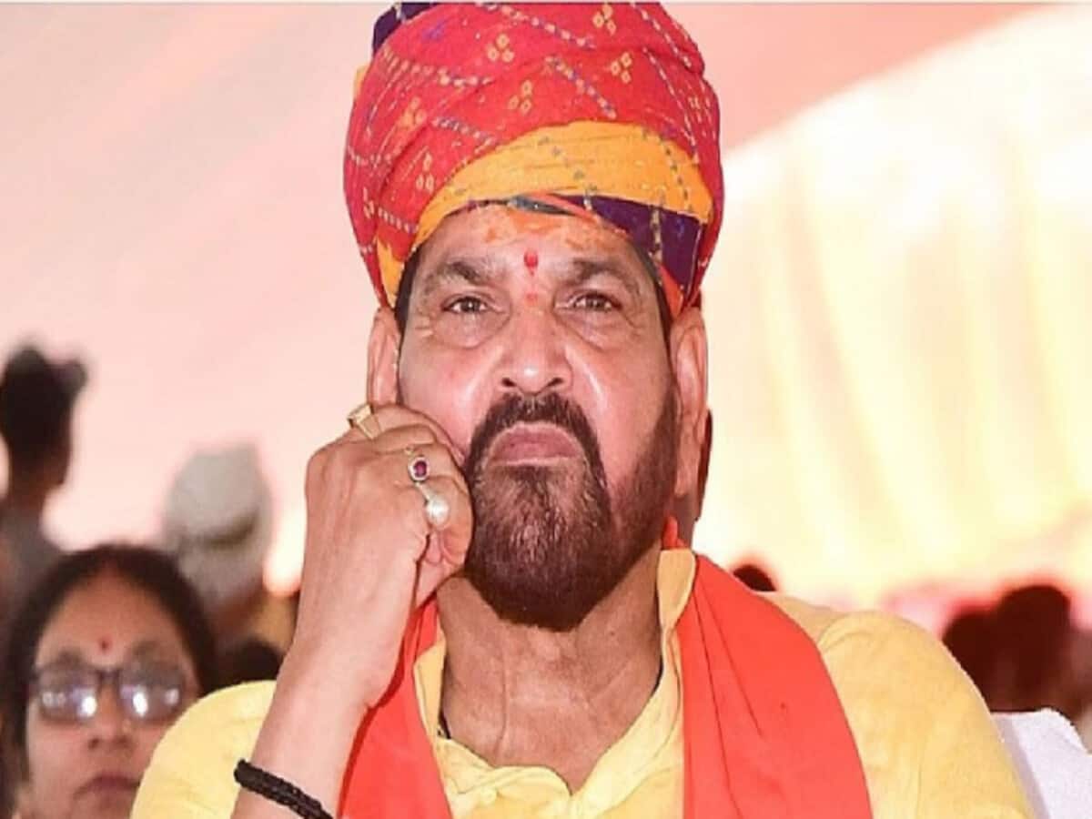 बृजभूषण शरण सिंह का टिकट फाइनल नहीं, अब एक और परेशानी, आचार संहिता उल्लंघन में फंसे बृजभूषण शरण सिंह का टिकट फाइनल नहीं, अब एक और परेशानी, आचार संहिता उल्लंघन में फंसे