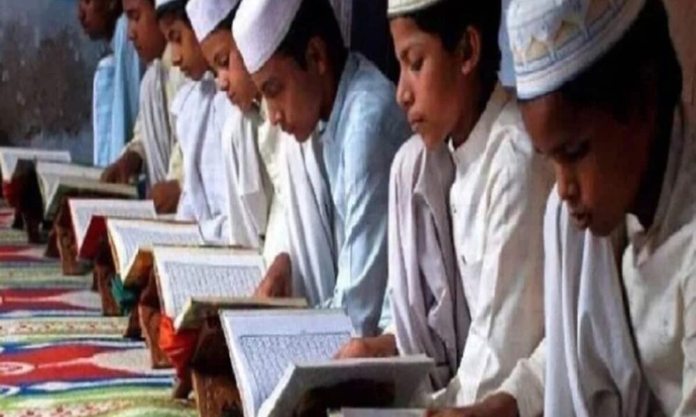 इलाहाबाद हाईकोर्ट के फैसले के बाद लखनऊ के मदरसों के 21 हजार बच्चों की शिक्षा पर संकट