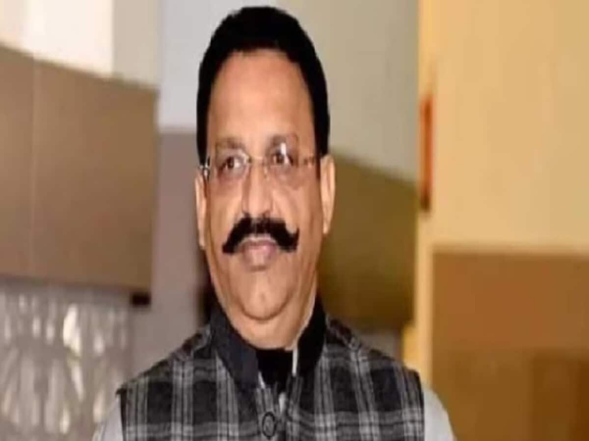 मुख्तार अंसारी का रिश्तेदार हूं, पूर्व प्रमुख के पति ने धमकाया, हड़पे एक करोड़ मुख्तार अंसारी का रिश्तेदार हूं, पूर्व प्रमुख के पति ने धमकाया, हड़पे एक करोड़