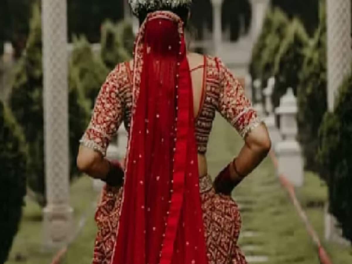 शादी के दिन बारात से पहले दुल्हन प्रेमी संग फरार, परिजनों के उड़े होश शादी के दिन बारात से पहले दुल्हन प्रेमी संग फरार, परिजनों के उड़े होश