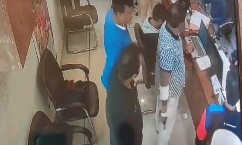 बीजेपी नेता के कंपनी ऑफिस में घुस कांग्रेसी नेता ने तानी रिवाल्वर, दीं गालियां, Video वायरल