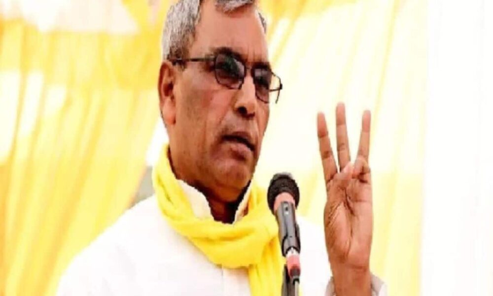 what is wrong in going to police station wearing yellow gamachha arun rajbhar explained omprakash rajbhar statement