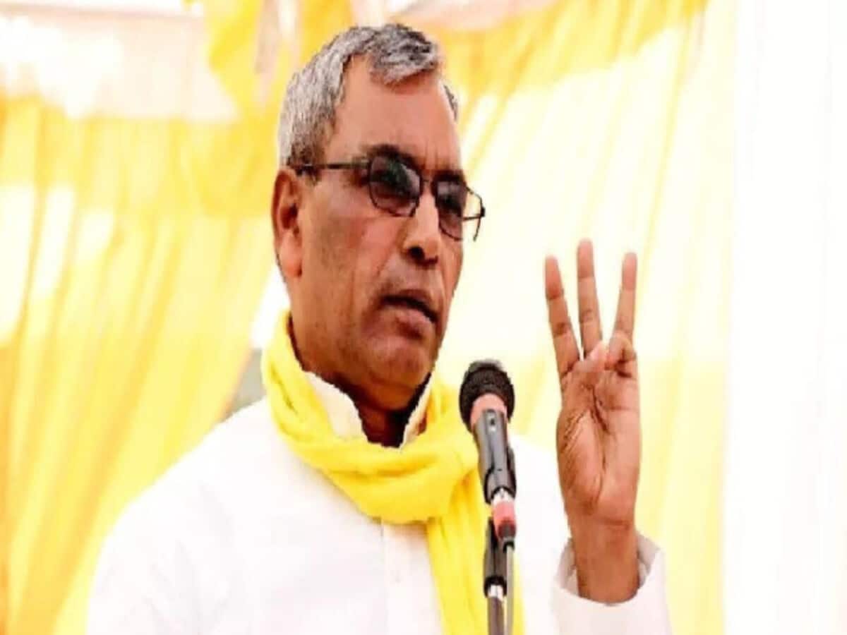 what is wrong in going to police station wearing yellow gamachha arun rajbhar explained omprakash rajbhar statement what is wrong in going to police station wearing yellow gamachha arun rajbhar explained omprakash rajbhar statement