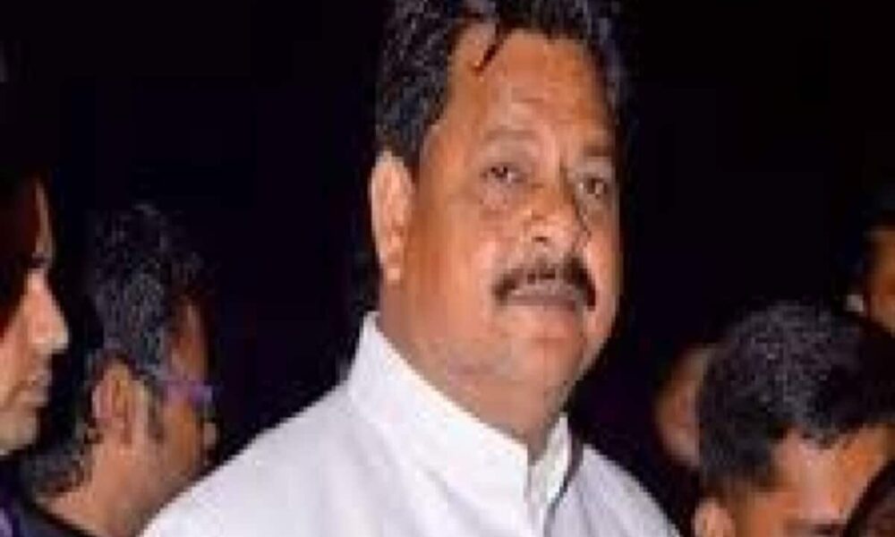 यूपी सरकार के मंत्री को दी थी जिंदा जलाने की धमकी, सपा नेता मुकेश सिद्धार्थ पर लगेगी रासुका