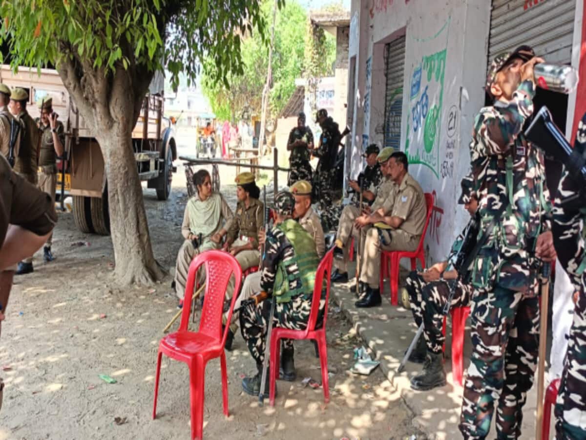बदायूं डबल मर्डर, पुलिस की कहानी से संतुष्ट नहीं बच्चों के पिता, फूंकी बाइक, आत्मदाह की कोशिश बदायूं डबल मर्डर, पुलिस की कहानी से संतुष्ट नहीं बच्चों के पिता, फूंकी बाइक, आत्मदाह की कोशिश