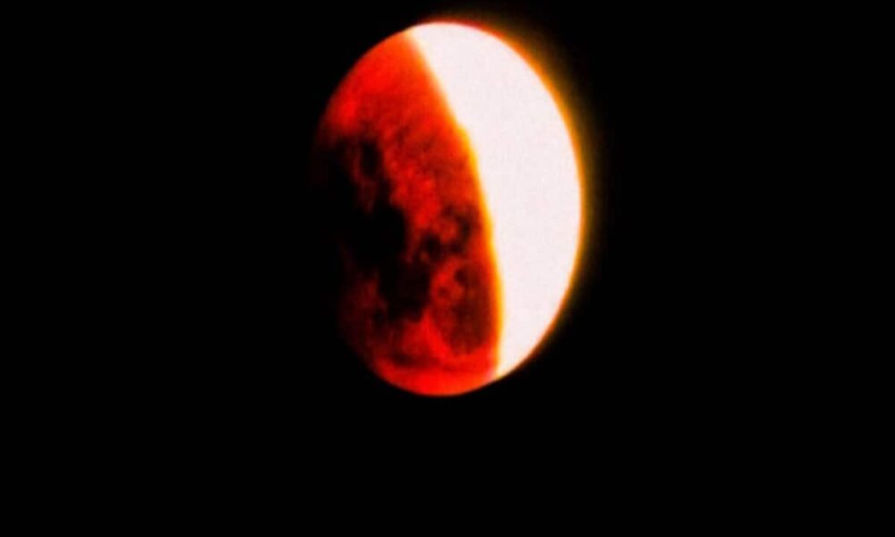 Chandra Grahan kab hai 2024 lunar eclipse and holi on 25 march know impact of eclipse 2024 on zodiac sign