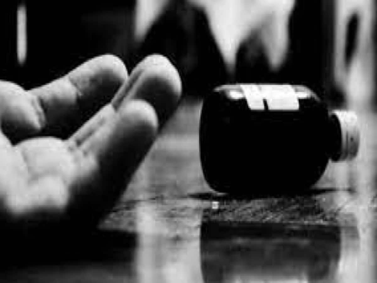 UP Hathras Man ate Poison after wife denies to go back with him from her parents house UP Hathras Man ate Poison after wife denies to go back with him from her parents house