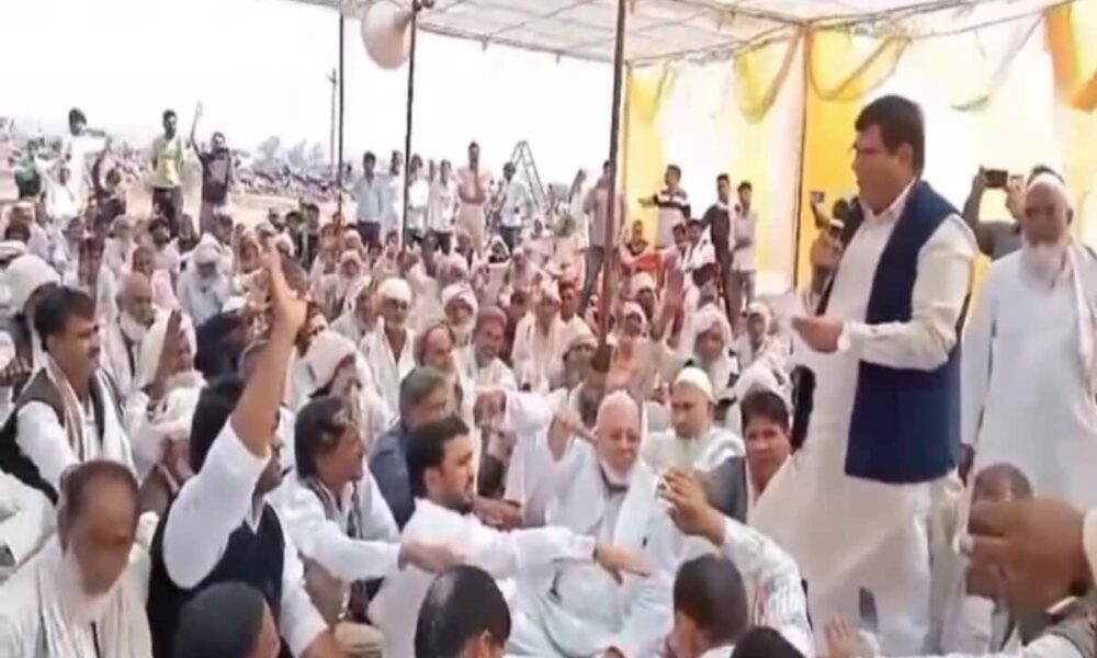 alwar meo community mahapanchayat decisions one and half lakh fine on cow slaughter – गोकशी पर डेढ़ लाख जुर्माना, हुक्का पानी भी होगा बंद, महापंचायत में मेव समाज की शपथ