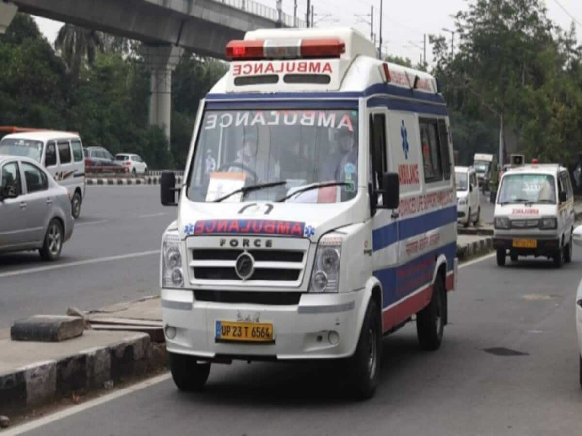 छत्तीसगढ़ में एंबुलेंस के लिए शुरू की गई ग्रीन कॉरिडोर सर्विस, चौराहे पर गाड़ी पहुंचते ही हो जाएगा सिग्नल ग्रीन, मरीजों को होगा फायदा छत्तीसगढ़ में एंबुलेंस के लिए शुरू की गई ग्रीन कॉरिडोर सर्विस, चौराहे पर गाड़ी पहुंचते ही हो जाएगा सिग्नल ग्रीन, मरीजों को होगा फायदा